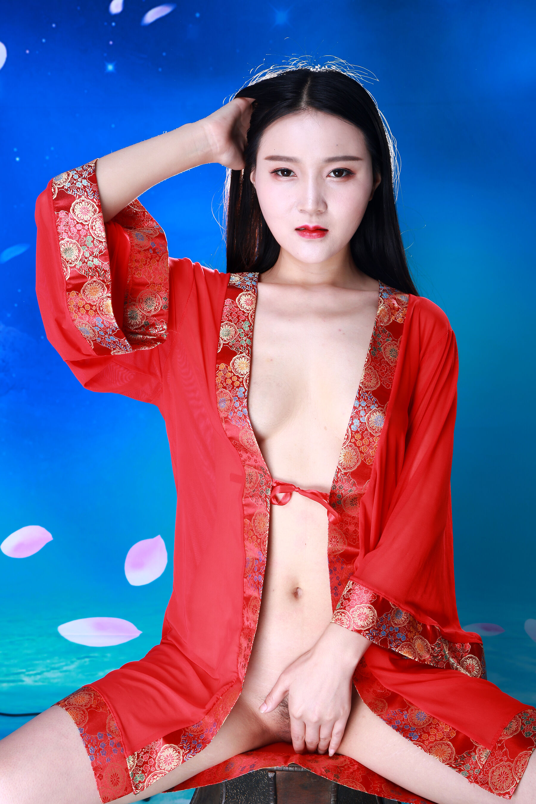 国模小五人体私拍套图日月俱乐部