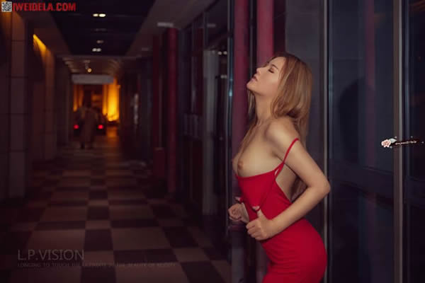 极品美女阿朱私拍无圣光露出人体套图