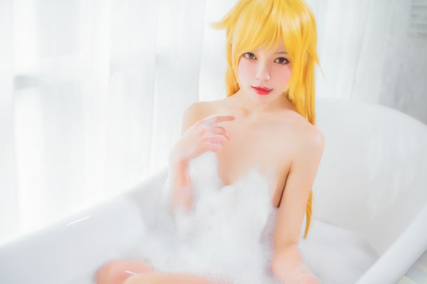 萝莉风COS 桜桃喵–小忍浴缸大胆写真