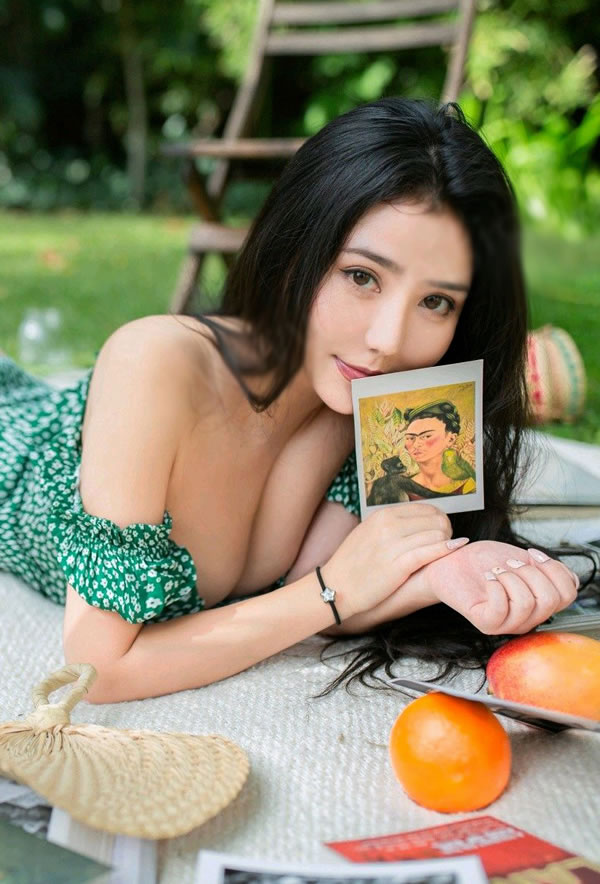 秀人网No.1326玛鲁娜巴哈马旅拍美臀写真