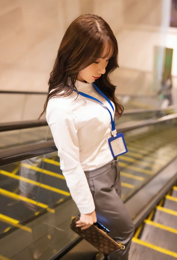 性感女神周于希剧情演绎老板与秘书的故事