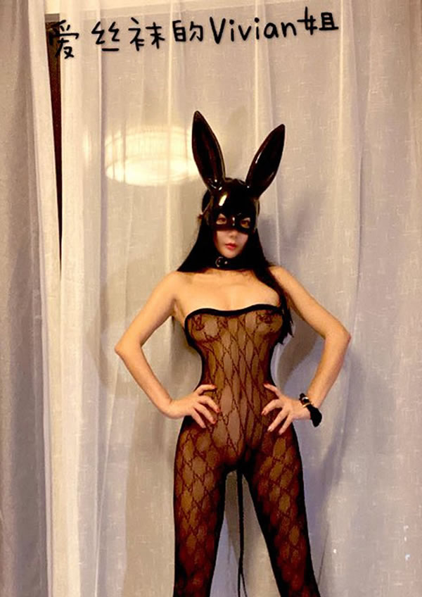 推特网红爱丝袜的Vivian姐尺度图集