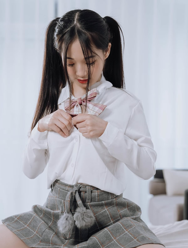 清新双马尾女孩白衬衣JK服尺度图集