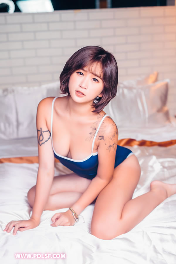 潘多拉铂金76刊俏皮的蓝色连体衣女孩