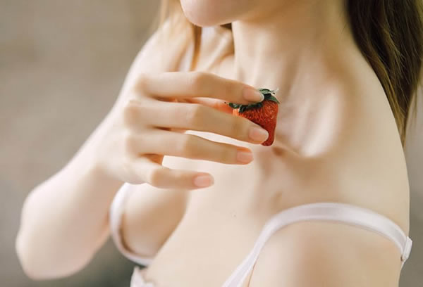 极品美胸模特@Ulanda唯美尺度私拍合集