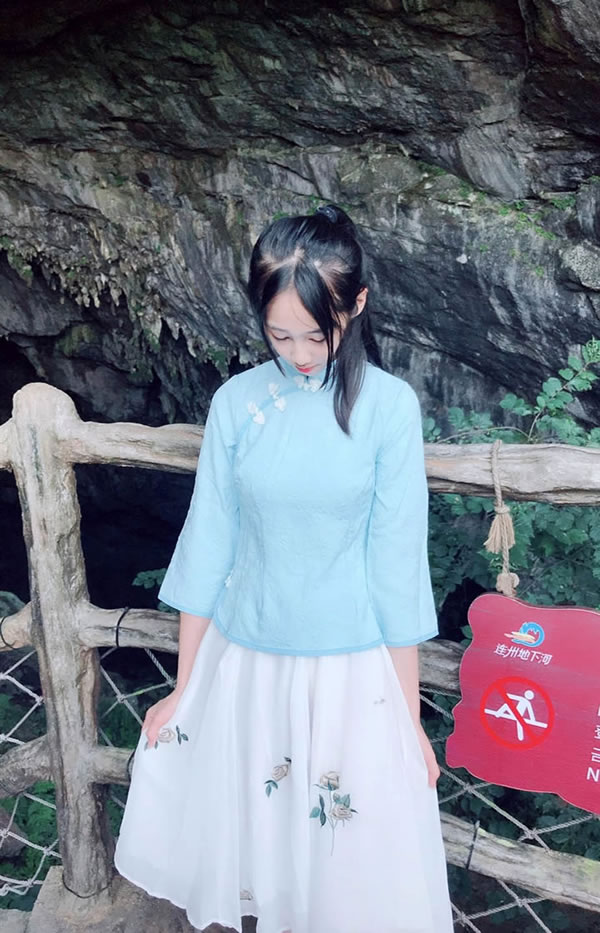 抖音网红@好玩的江可爱 尺度私拍视图2