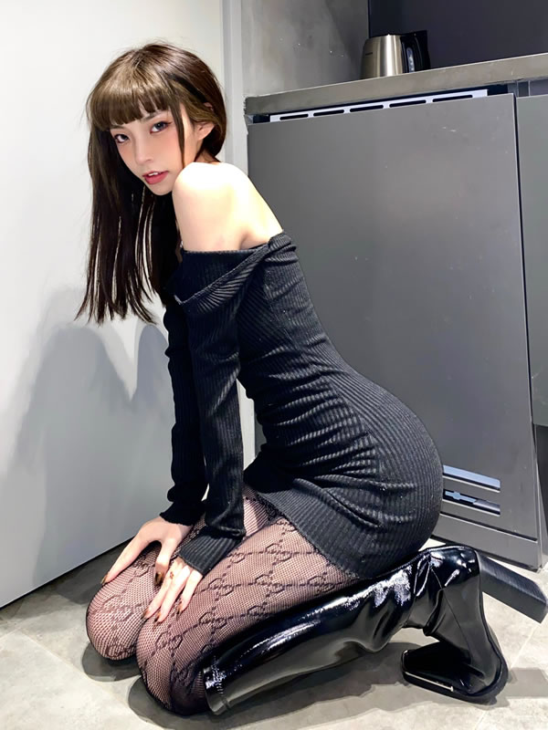 高人气网红@妮是老虎新作私拍合集5