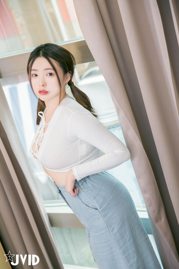 丰润美女黏黏白衣牛仔裙网格无圣光图集