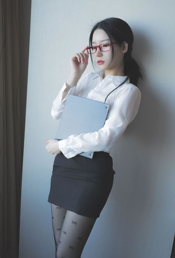 漂亮OL女秘书Yeha遭遇潜规则无圣光图集