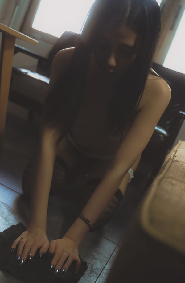 知名嫩模Cazi姬纪