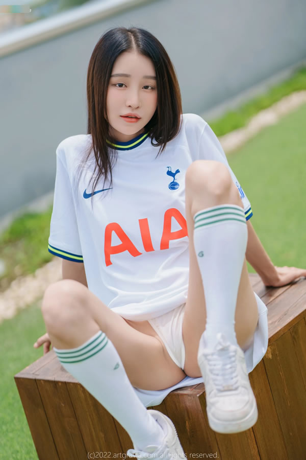 足球小姐姐Leesnoww小露酥胸无圣光图集