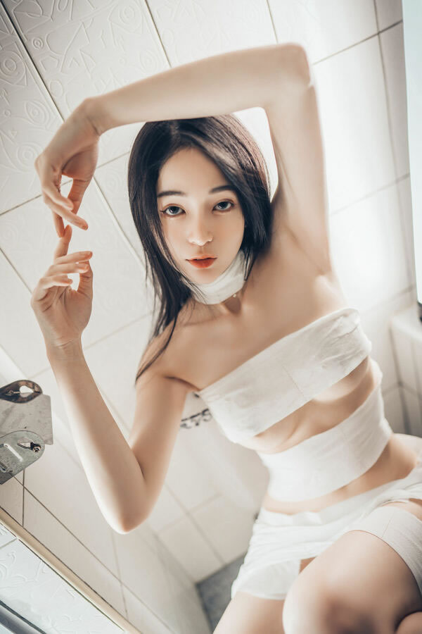 漂亮小姐姐辰辰居家洗白白唯美图集