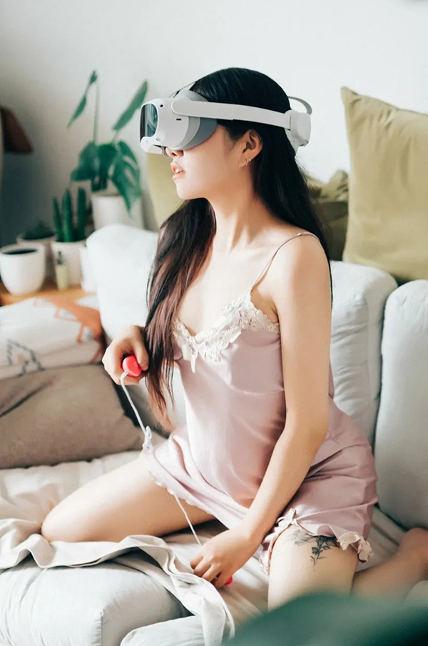 又纯又色的美女SonSon居家跳蛋销魂记