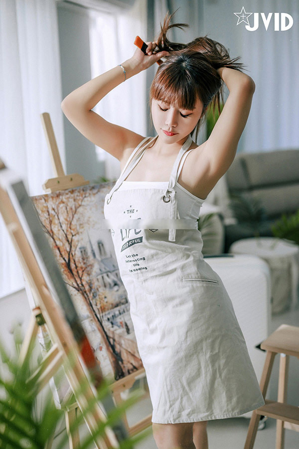 热爱榨精的洨画家巨乳乐乐之吊带小背心