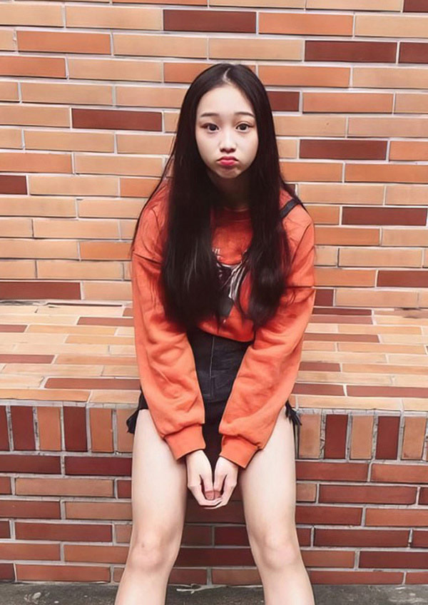 长发嫩妹陈雨桐居家大大方方展示身体福利