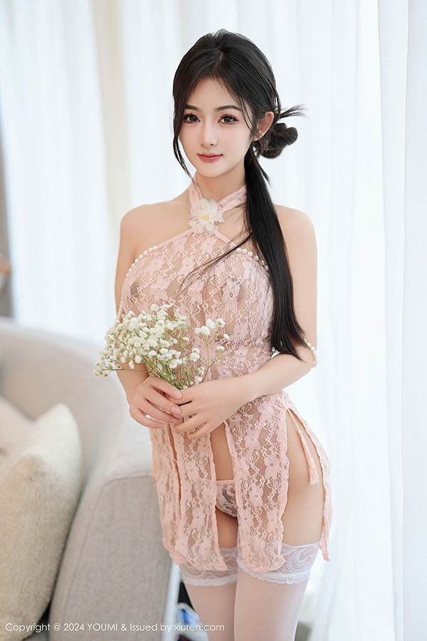 秀人女神谭小灵粉色蕾丝白丝娇躯如画