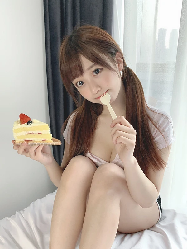 甜美元气妹子yamisung私拍肌肤白嫩诱惑