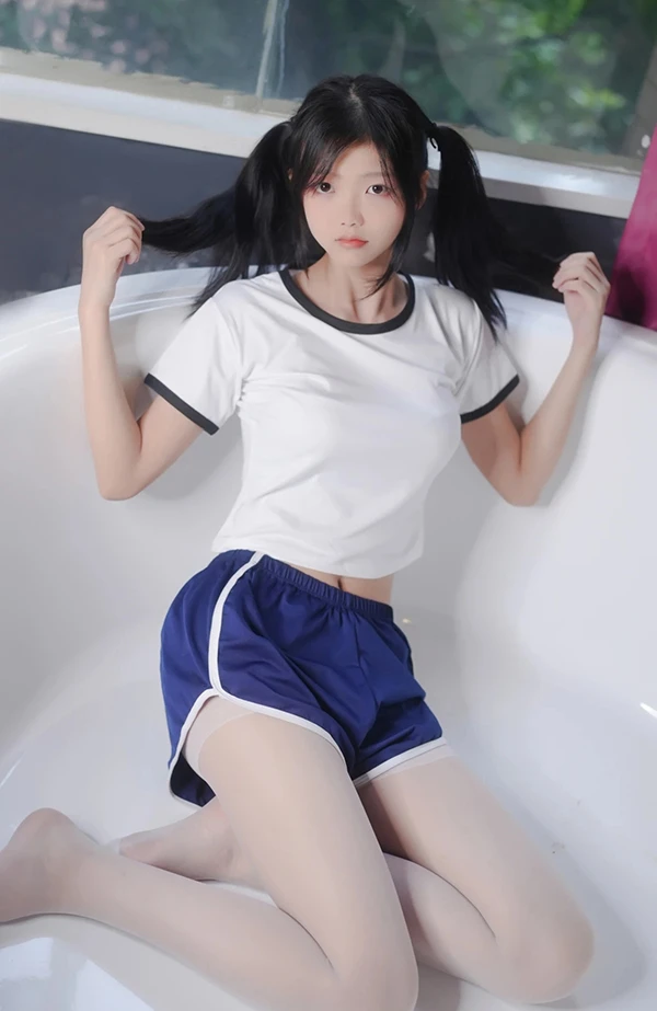 紧急企划小婕体操服白丝内内黑森林的诱惑