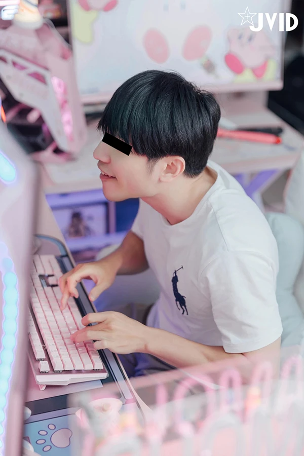 俏皮美女Tiny化身量身订制性爱娃娃只为你疯狂