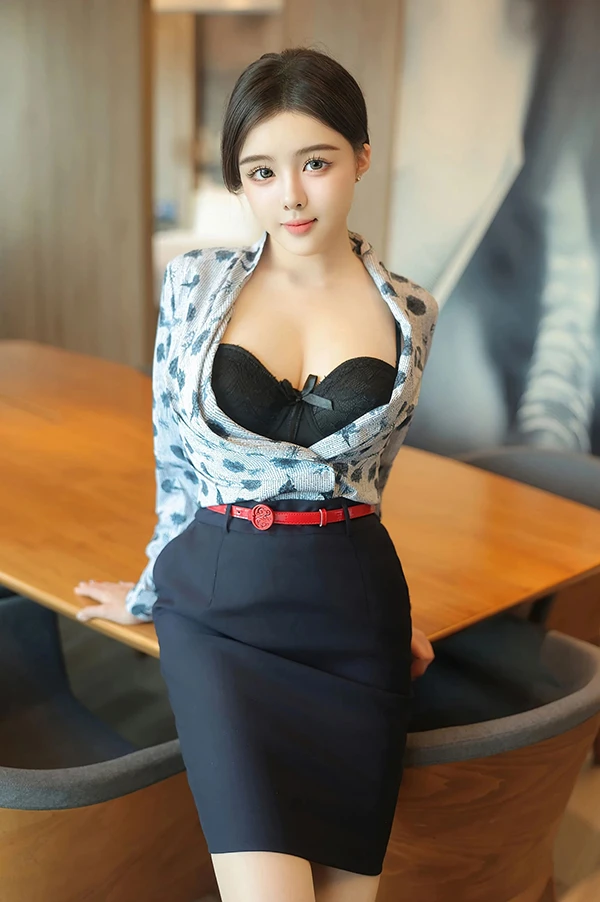 秀人女神袁圆性感空姐制服肉丝挑逗无所不在