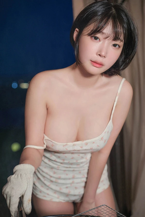 正点美女姜仁卿小吊带+比基尼湿身诱惑