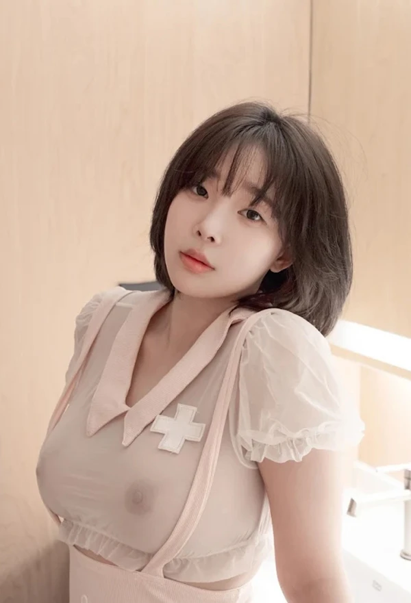 超正点美女姜仁卿透视衣下的玉体圆润迷人