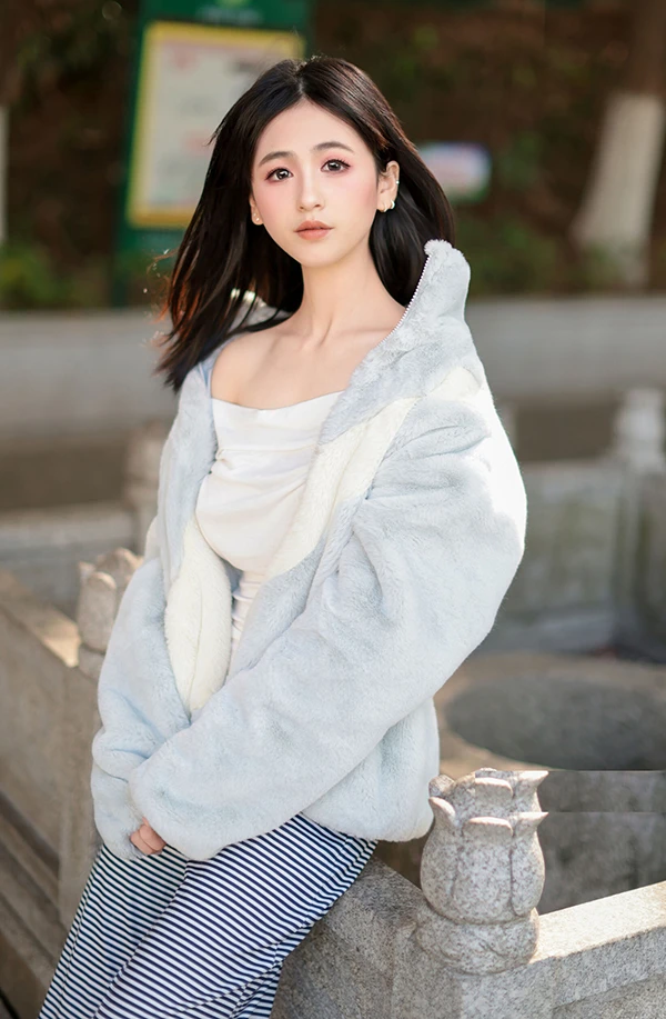 秀人女神奶芙乔乔清新休闲风私购流出