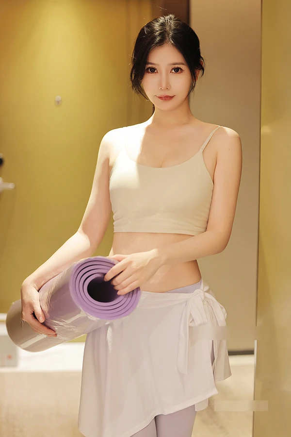 秀人女神尹甜甜 一字马瑜伽老师开档私购图