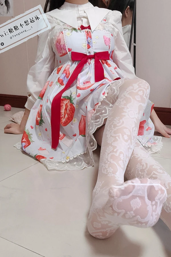 白虎福利姬糖糖不想起床 草莓洛丽塔尺度图