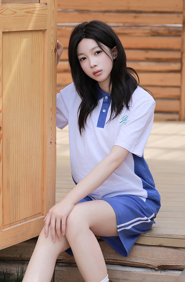 秀人女神橙子酱Lillian校服粉嫩美乳私购流出