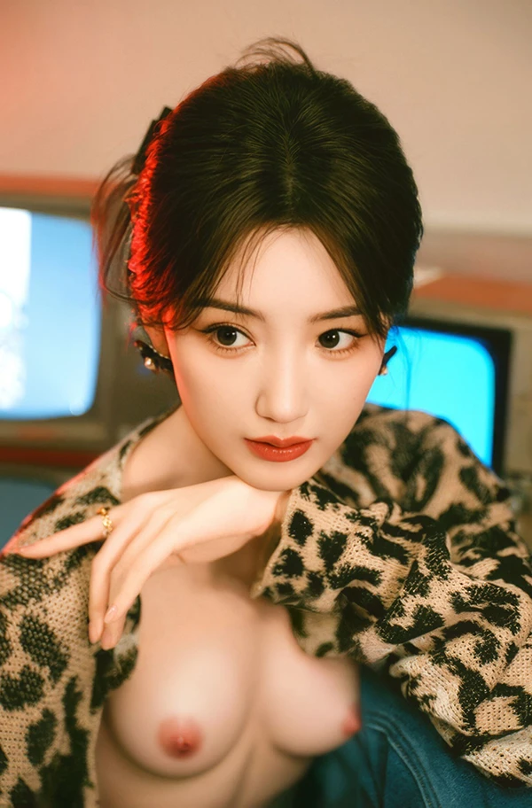 娇俏可爱的美女毛晓彤AI秀活灵活现8